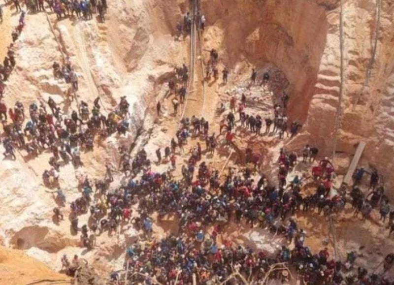 Al menos 30 mineros murieron tras un derrumbe